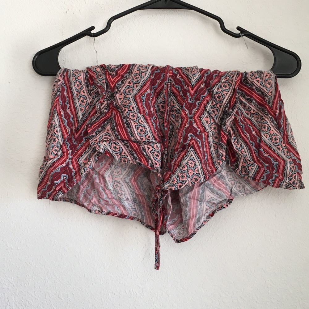 Line patterned shorts